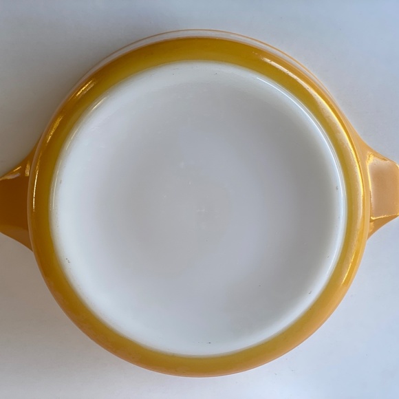 Vintage Pyrex Yellow Butterfly Gold 1 Quart Casserole Dish - Picture 4 of 9